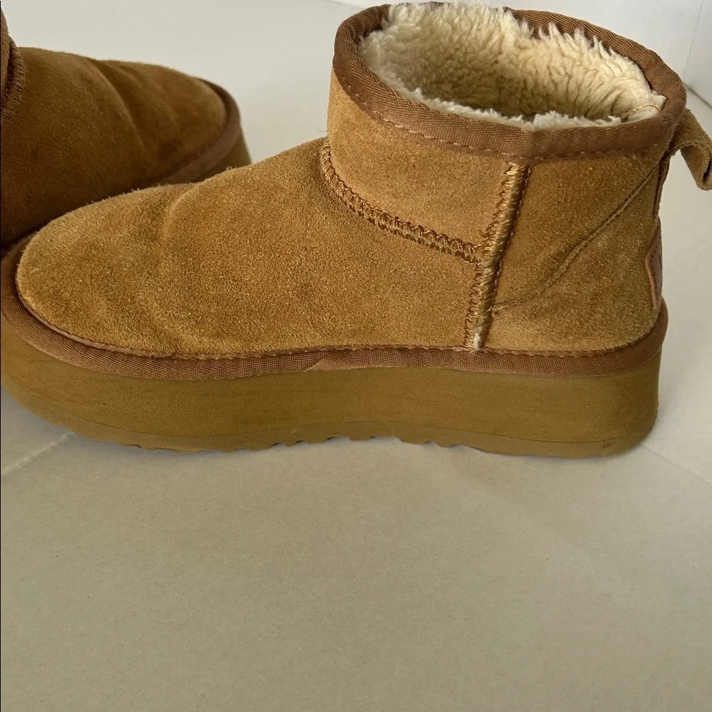 UGG CLASSIC WOMENS PLATFORM BROWN MINI BOOTS GENUINE LEATHER AND SHEEPSKIN SZ 5